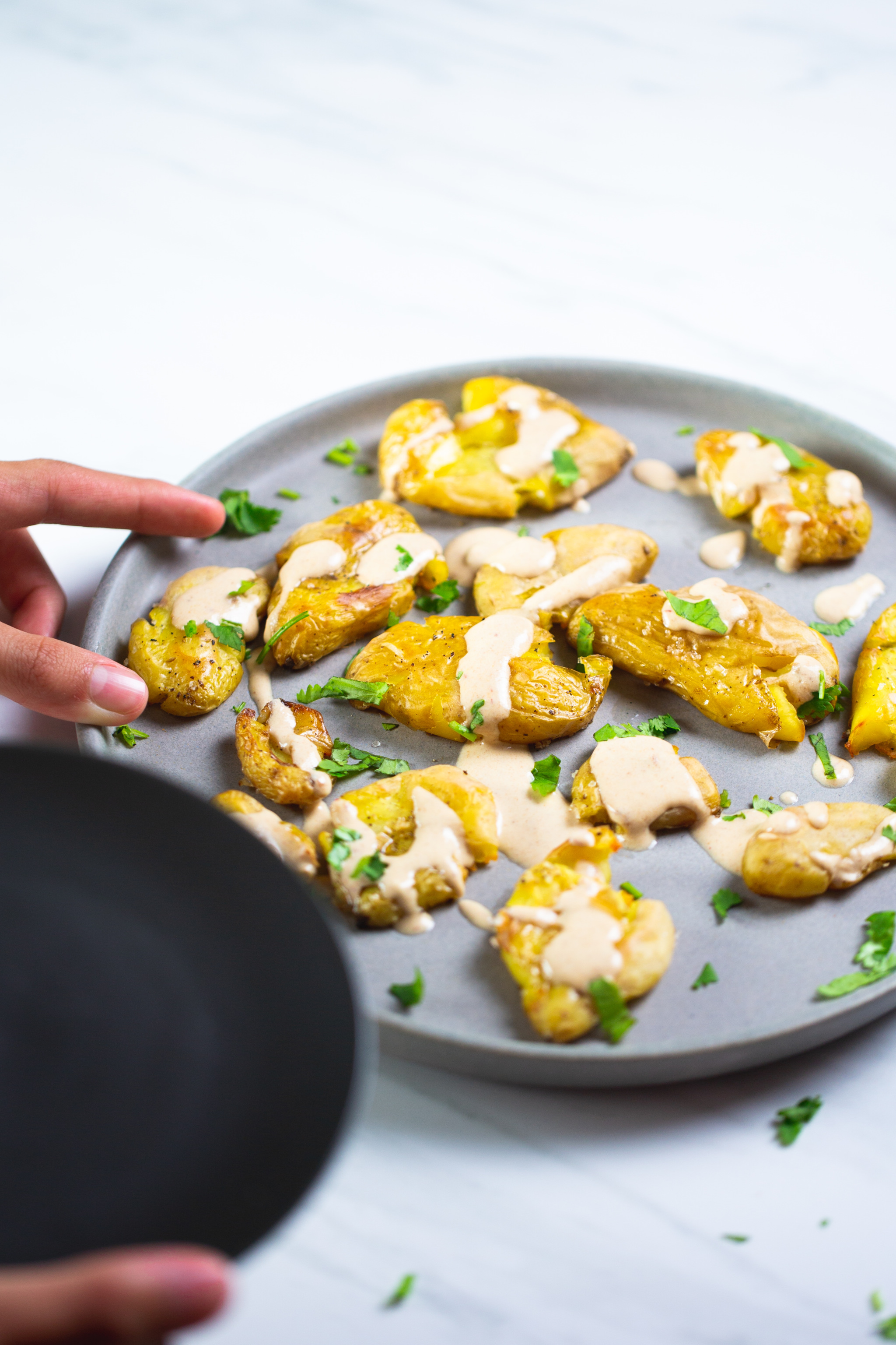 Delicious smashed potatoes that are easy to prepare and so fun to eat.
#vegan, #veganrecipe