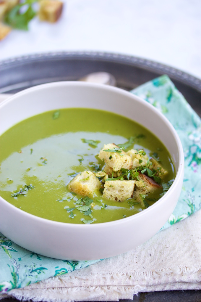 Broccoli soup with spinach, cilantro and croutons it is the perfect vegan broccoli soup full of yumminess for the body, mind and soul.
#vegan,#vegansoup,#veganrecipe,#broccolisoup