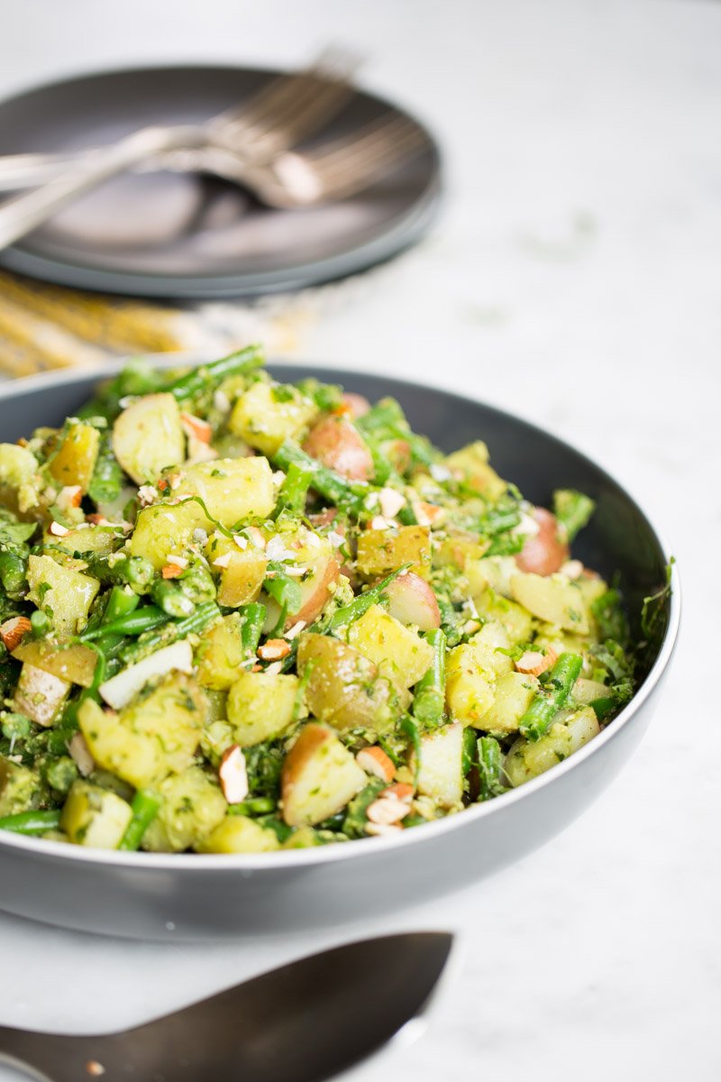 Vegan potato salad with pesto and green beans