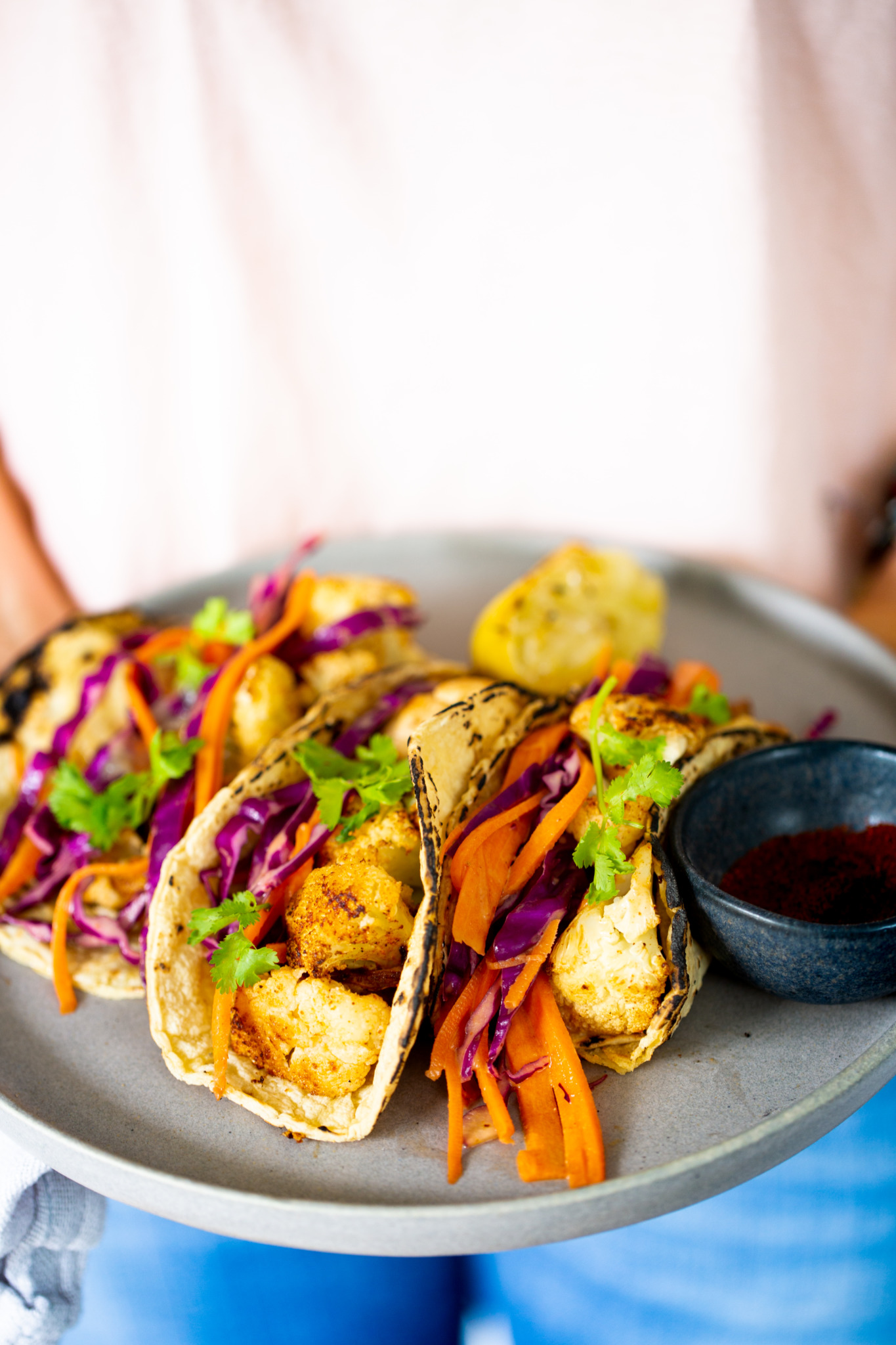 tacos de coliflor rostizada/ roasted cauliflower tacos
