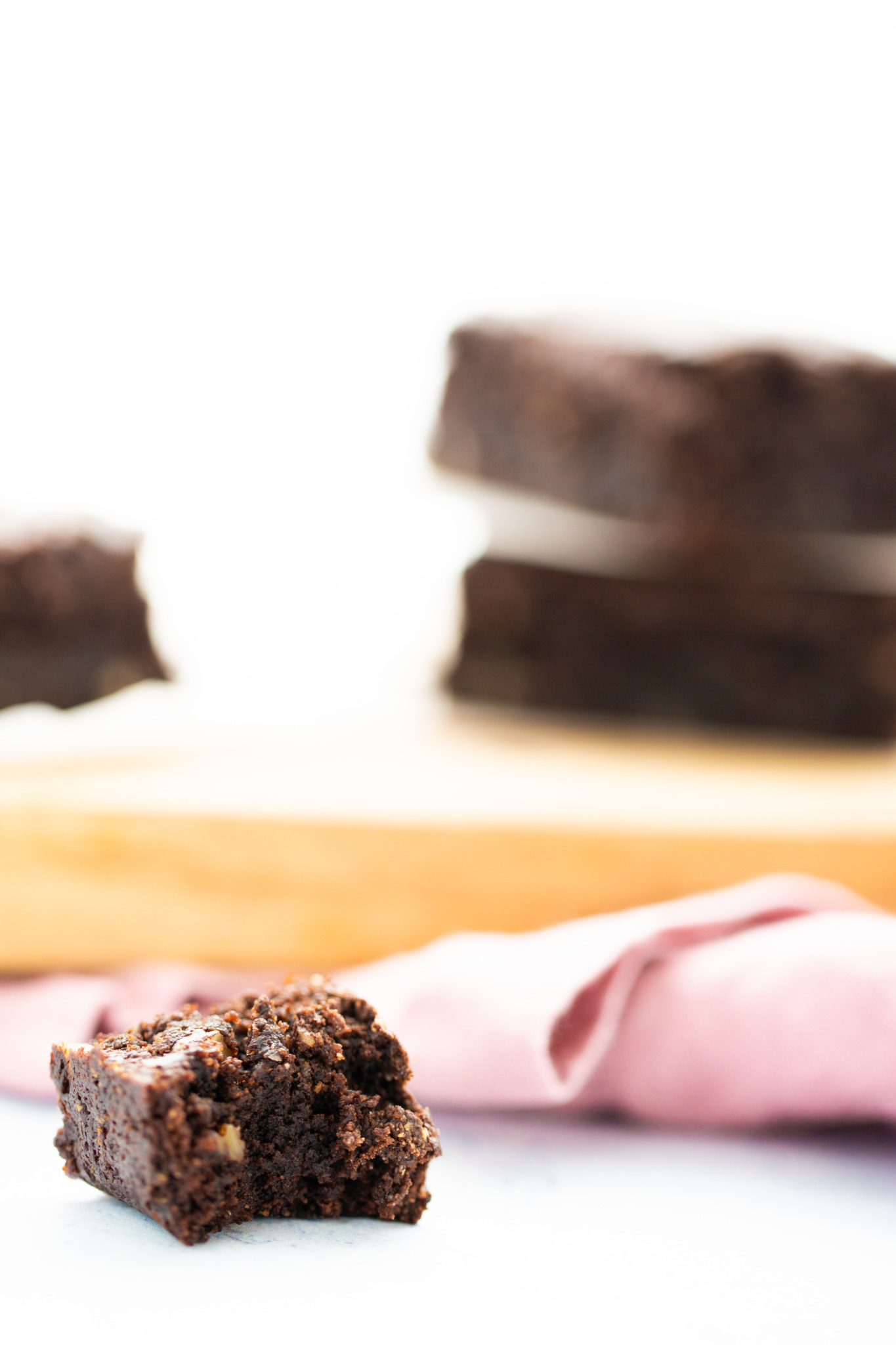 These almost flourless vegan brownies are made with almond flour (or almond meal) and pecans. This recipe is 100% vegan and delicious.
#vegan,#healthyish