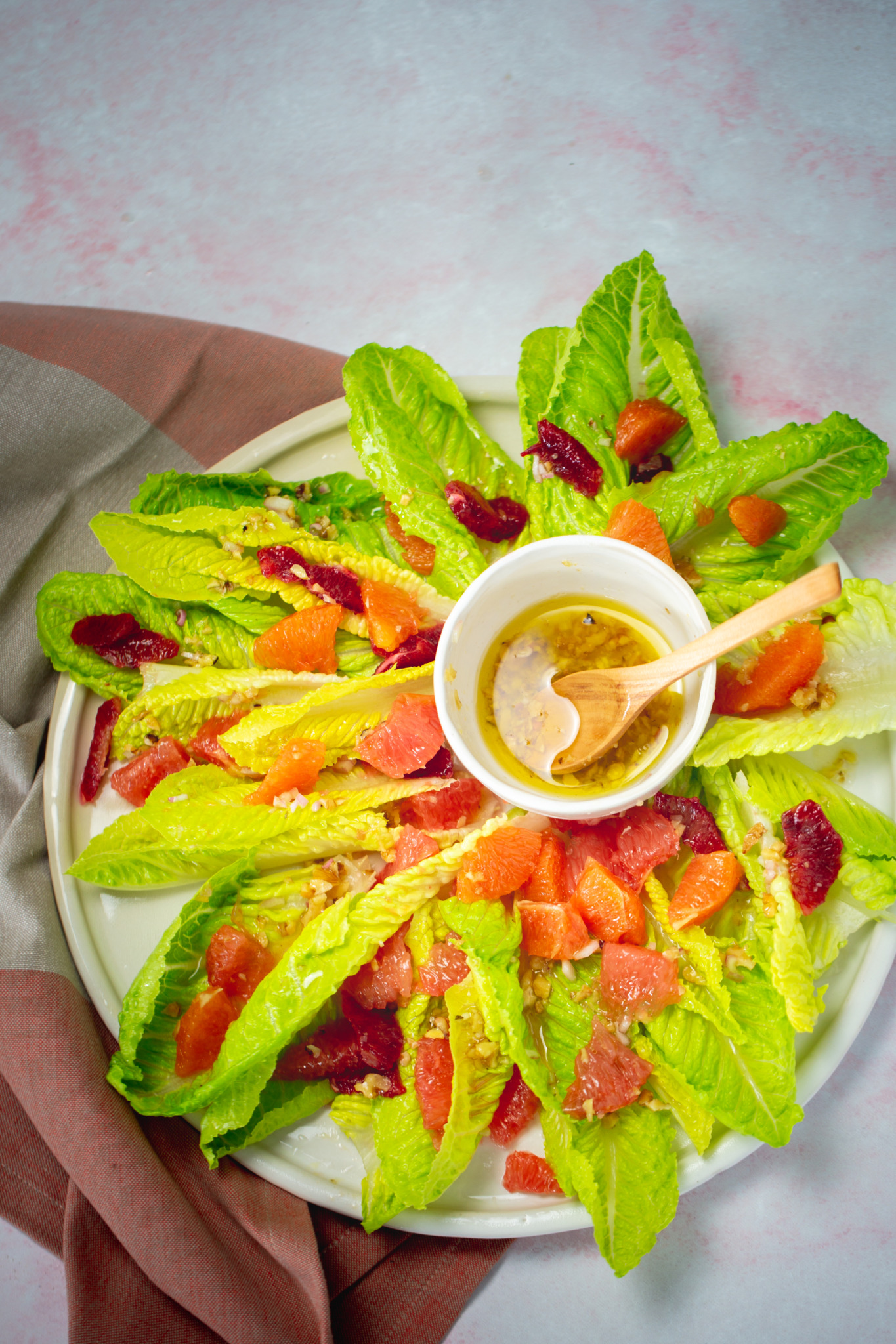 This citrus salad is perfect to keep eating greens and raw food during winter; really, you got to believe me... I promise, this salad is really good.
#vegan,#vegansalad