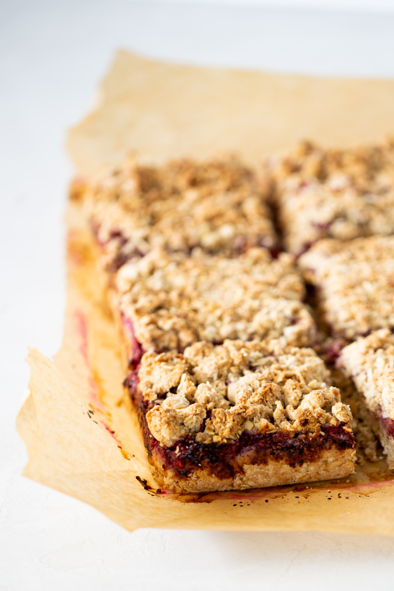 barritas de avena y frambuesa,
Oat bars with berry chia jam