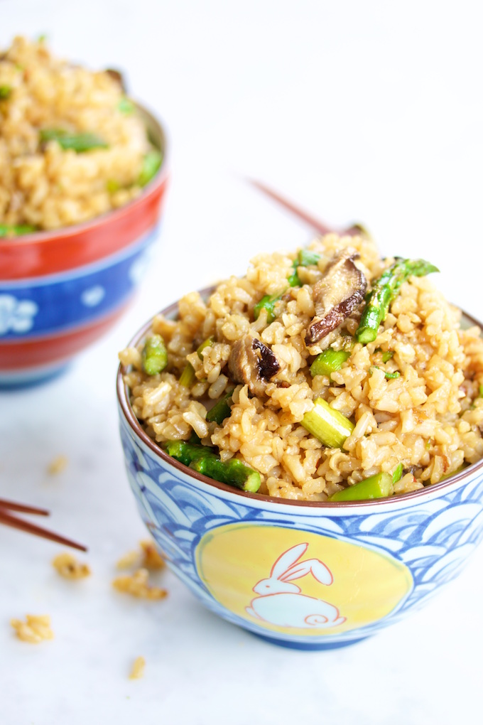 Fried rice, vegan and easy on bowls.