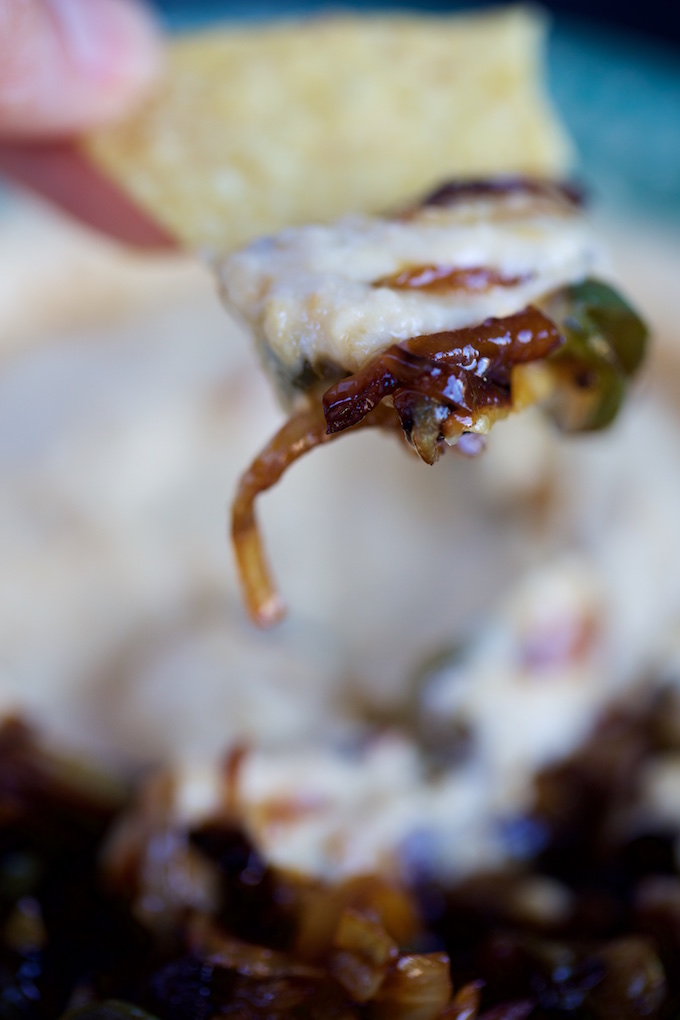 Receta de hummus con chiles toreados.Recipe for a Mexican hummus, give it a try, you'll love it.