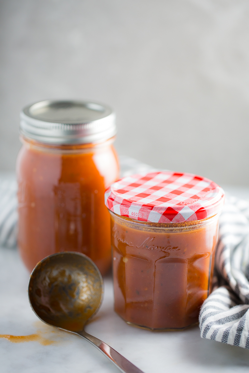 Enchilada sauce with chipotle peppers, easy, vegan and delicious.