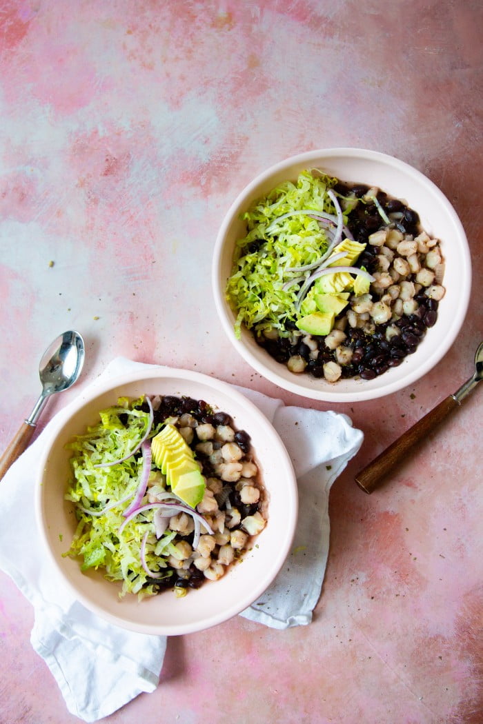 pozole con frijol negro