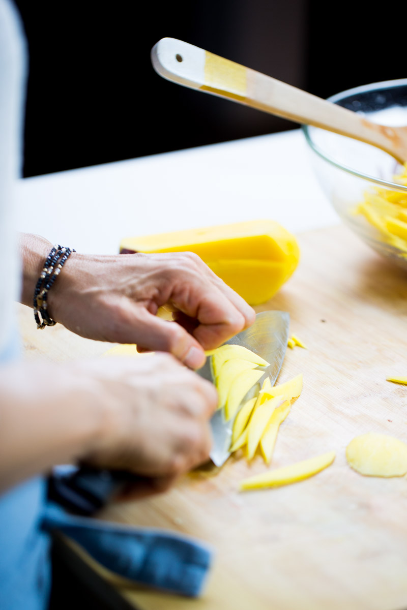 how to slice a mancgo for ceviche
