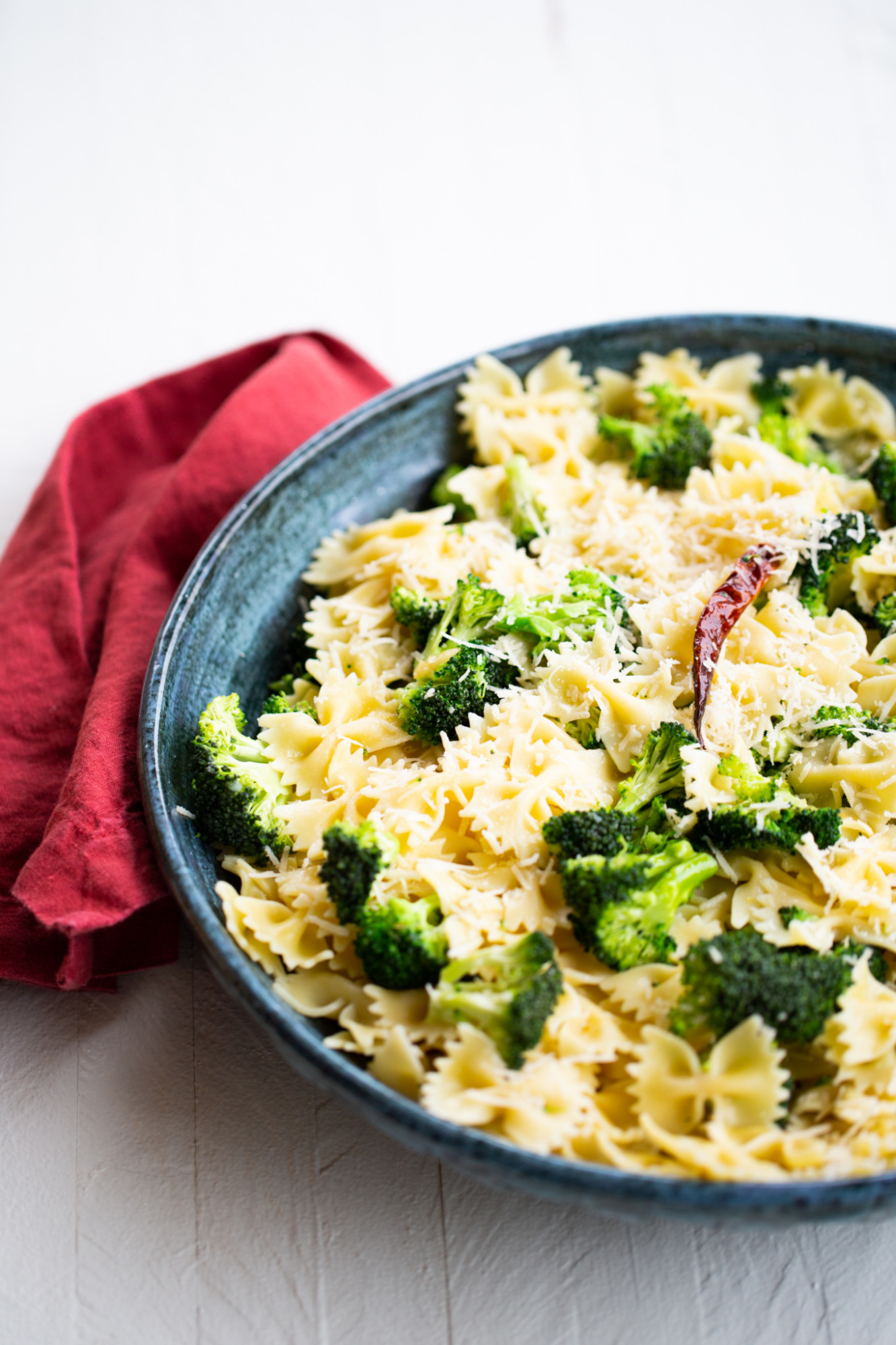 EASY ONE POT PASTA WITH BROCCOLI
