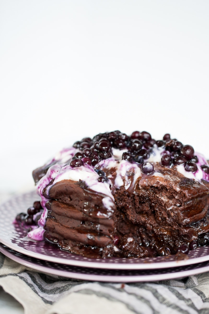 This recipe for vegan chocolate pancakes is so good and easy to prepare that I’m pretty sure you’ll want to enjoy them every weekend or on special occasions.
