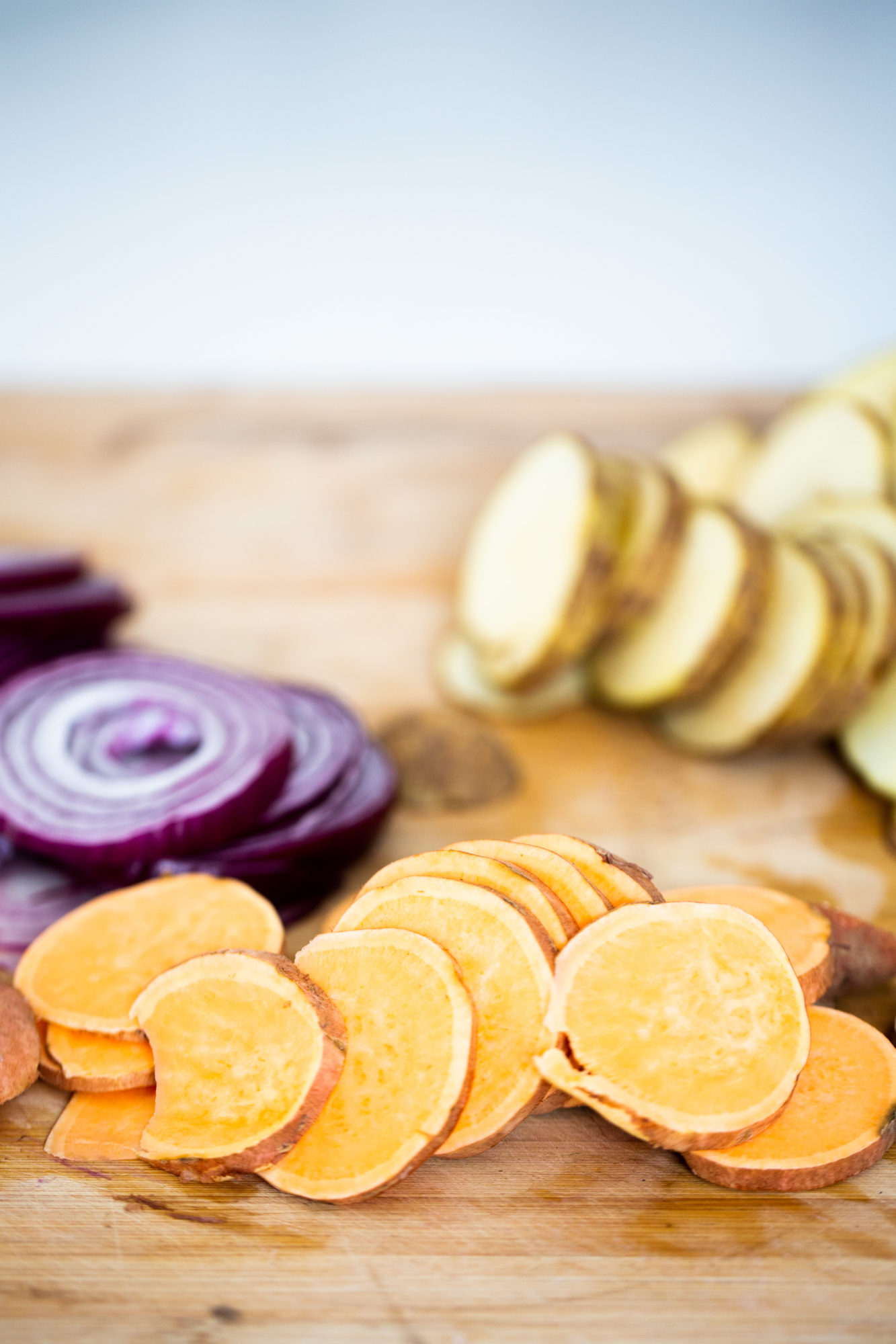 slices of potatoes, sweet potatoes and red onion
