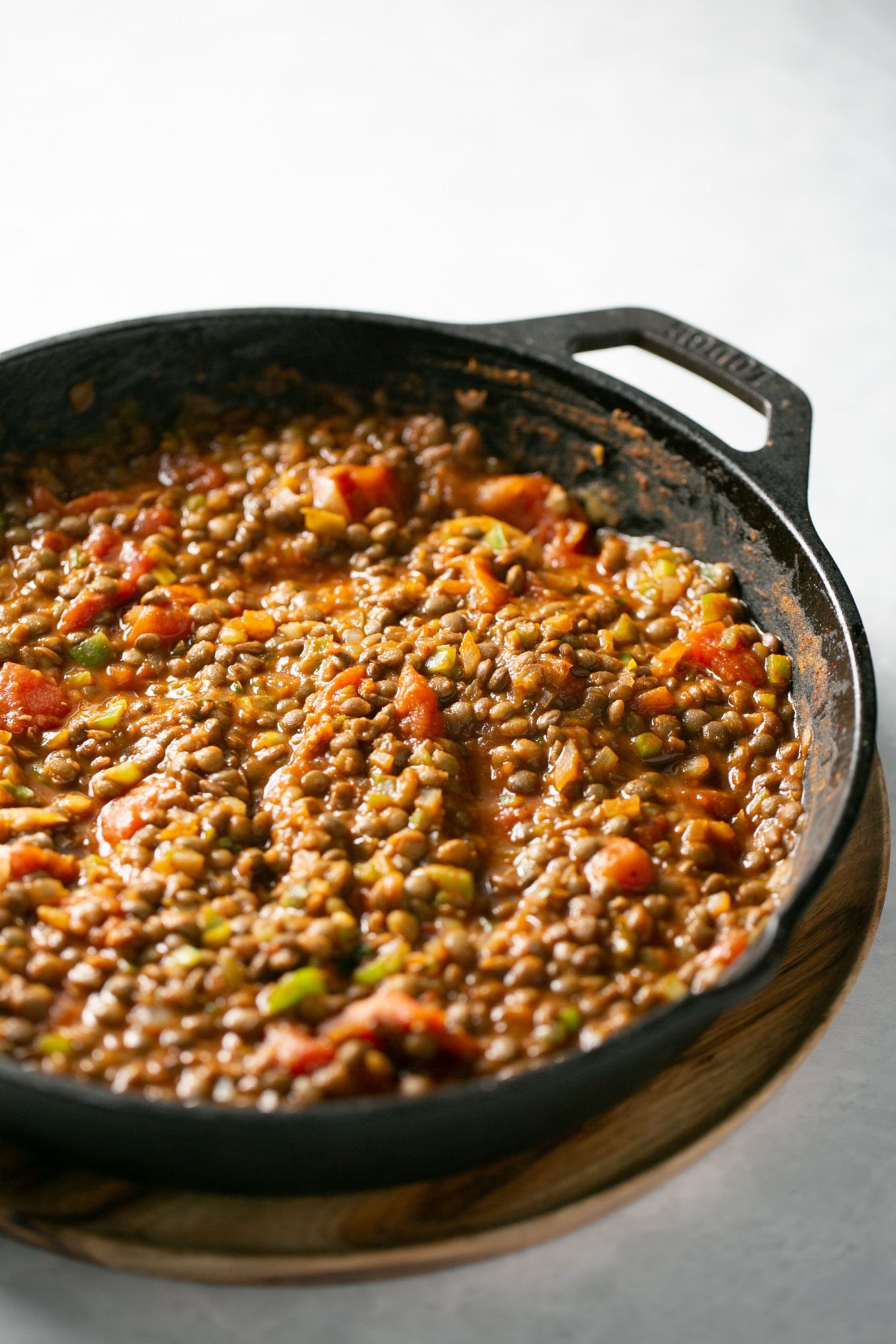 A Lentil Sloppy Joes (vegan sloppy joes) is a delicious burger bun sandwich packed with superpowers and explosive flavors.