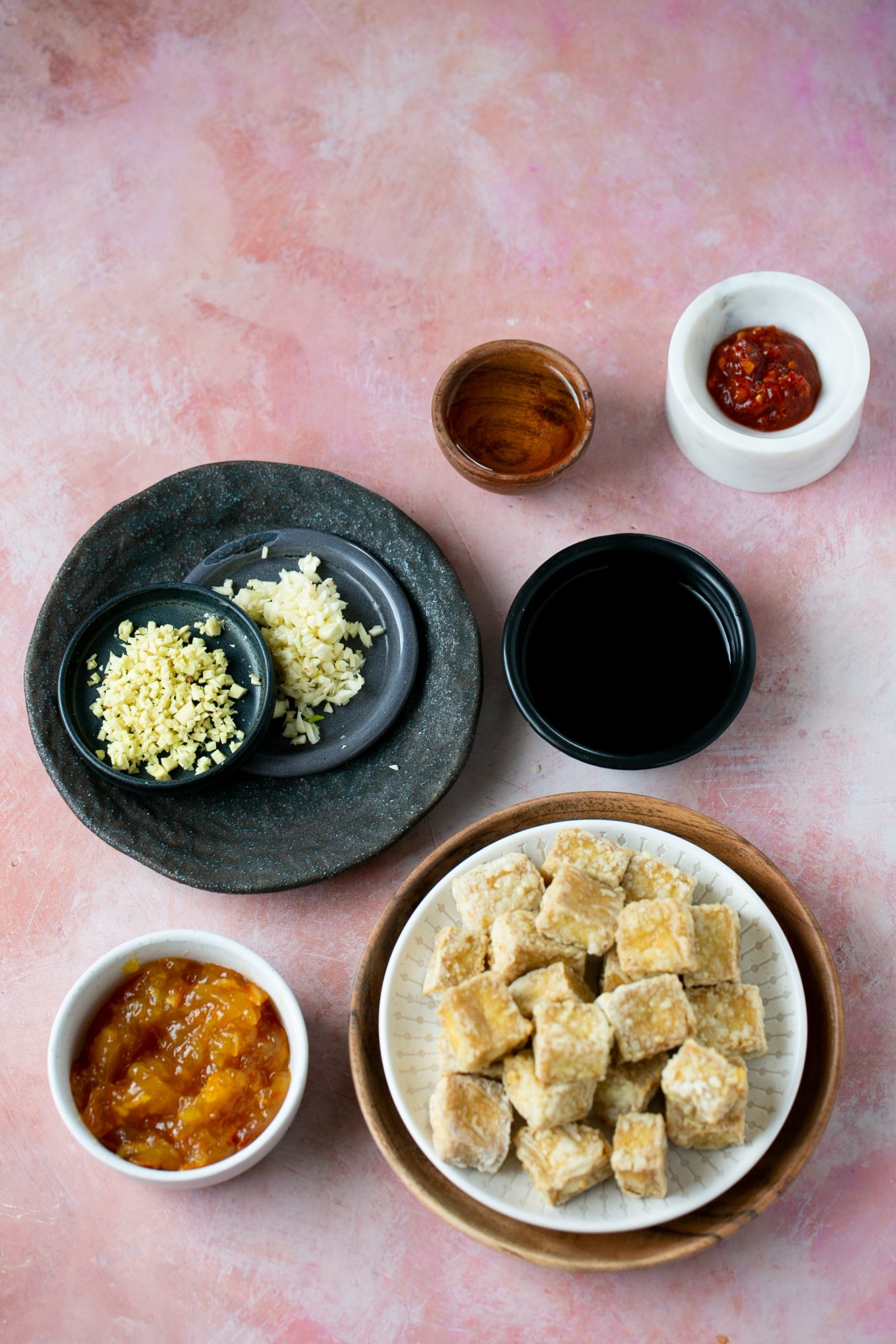 Ingredientes para hacer tofu crujiente a la naranja