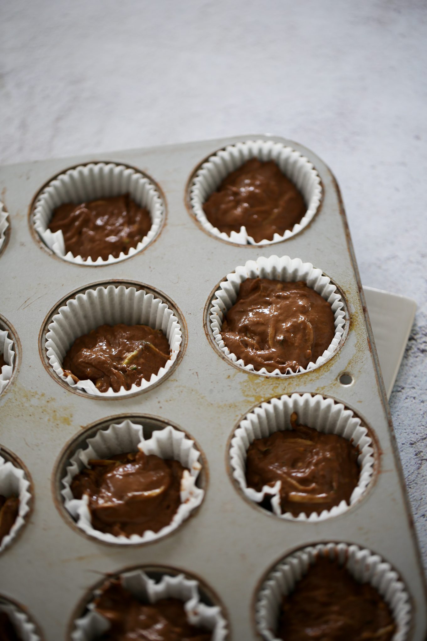 muffins de chocolate y calabacita antes de meter al horno