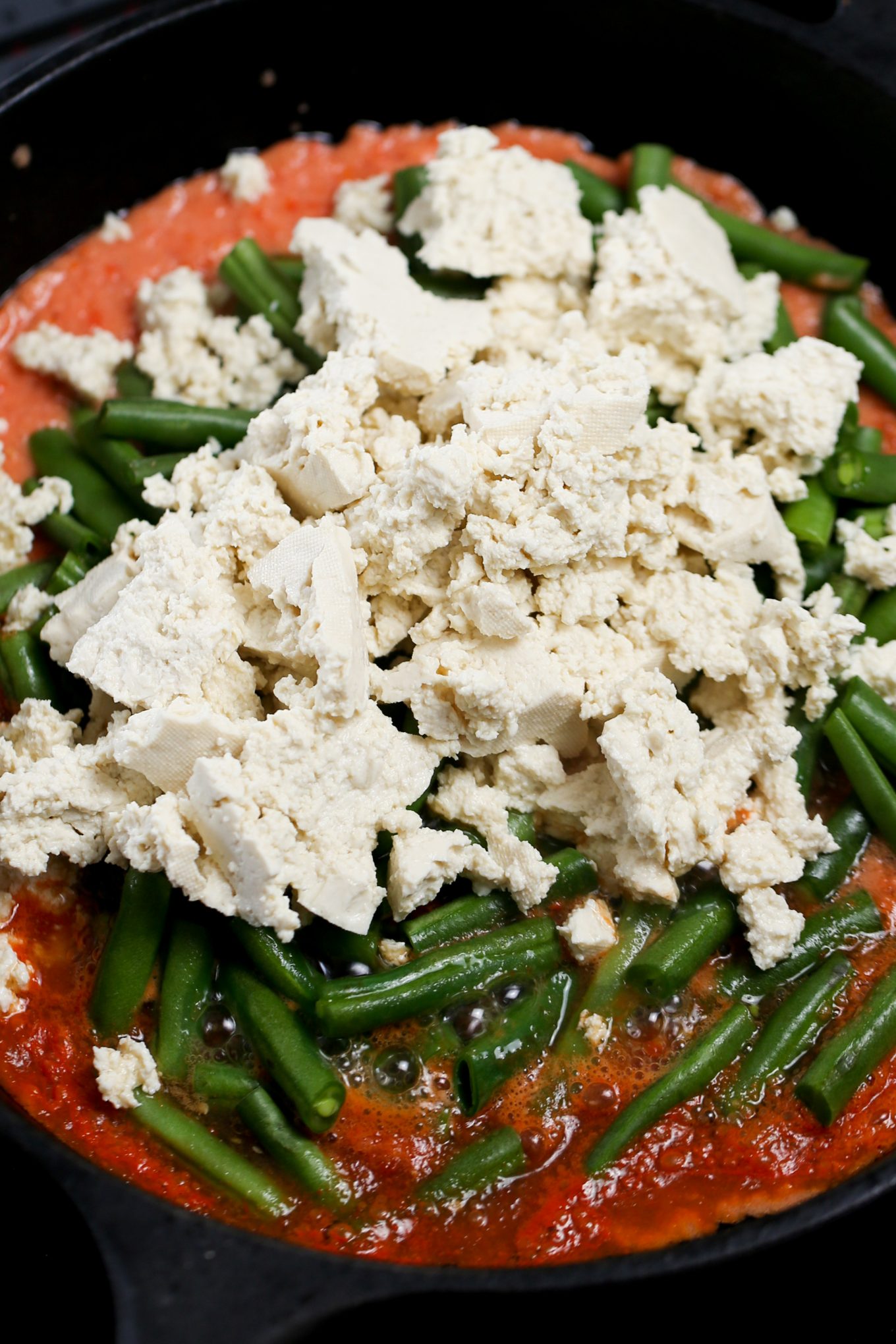 green beans, tofu and red sauce
