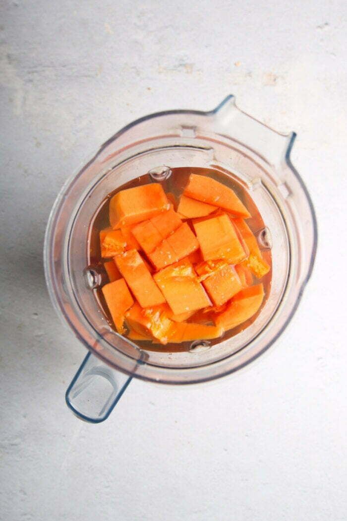 Papaya chuncks in the blender.