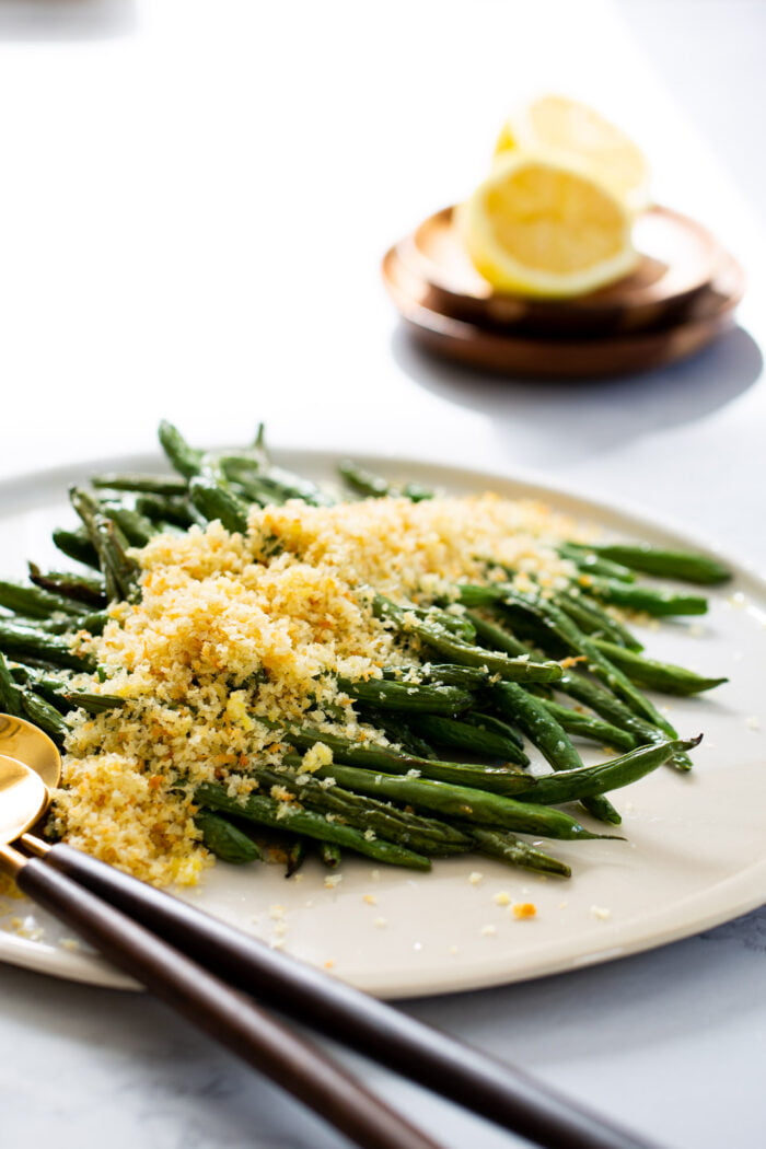 airfried green beans with crunch lemon-garlic panko on top